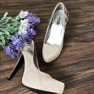 🤍🖤Charlotte Russe Heels/ Pumps